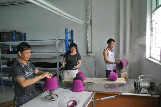 深圳市靈瓏服飾有限公司 深圳市靈瓏服飾有限公司